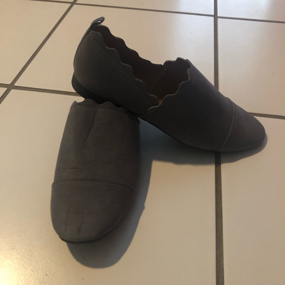Qupid sz6 gray flats NWOT